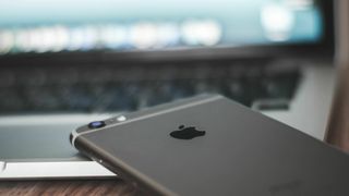 En Iphone og en Mac.