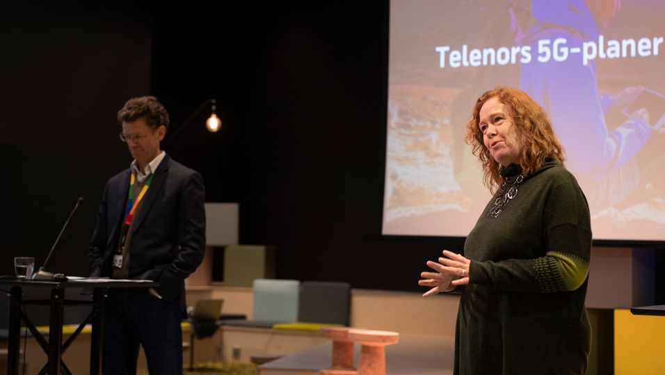 Administrerende direktør Petter-Børre Furberg og teknisk direktør Ingeborg Øfsthus i Telenor Norge under pressekonferansen der den videre 5G-utbyggingen ble presentert for pressen. 