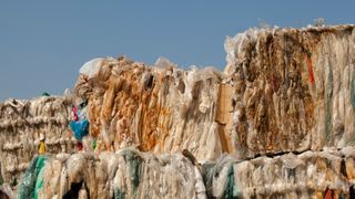 Resirkulering holder ikke: Ny forskning viser at vi må skru ned produksjonen av plast dramatisk