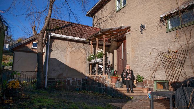 Oddveig har ikke råd til å bo i egen bolig – Fornebubanen har stoppet salg i seks år