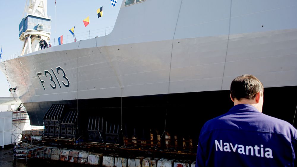 Fregatten KNM Helge Ingstad i Navantias tørrdokk i Ferrol i Spania i november 2007.