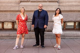 Publisher Erik Waatland sammen med markedsavdelinga bestående av Siss Godager-Andersen og Bahar Darabi i Medier24 AS. Julie Hansson Tangen er i permisjon til nyttår.