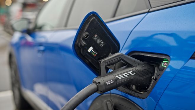 78 prosent av all lading skjer hjemme: Dette må du vite om lading til elbil