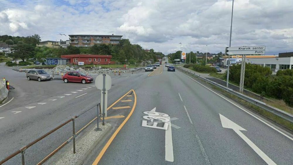 Omtrent her i Knarvik sentrum skal den nye rundkjøringen bygges.