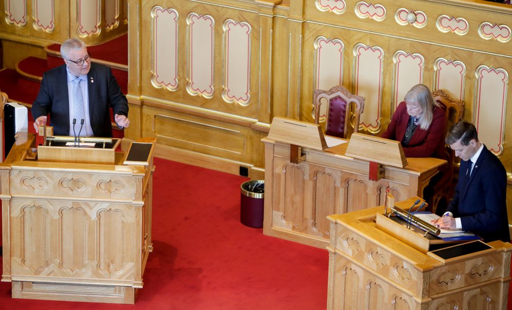 Fra spørretimen der Frps Bård Hoksrud spurte ut samferdselsminister Knut Arild Hareide på Stortinget i dag.