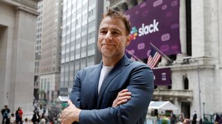 Slack-gründer og toppsjef Stewart Butterfield, her avbildet da selskapet ble børsnotert på Wall Street i fjor sommer.