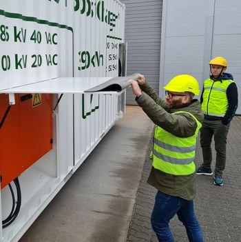 Hurtiglader mobil utslippsfri byggeplass anleggsmaskiner ccs2 container frekvensomformere est floattech auto-maskin bns jannik stanger