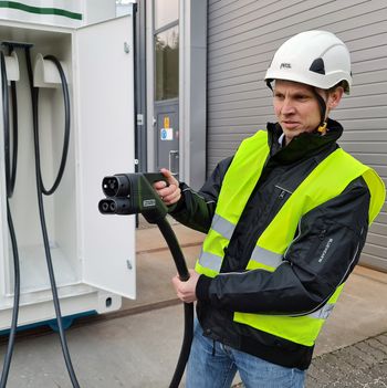 Hurtiglader mobil utslippsfri byggeplass anleggsmaskiner ccs2 container frekvensomformere est floattech auto-maskin bns jannik stanger