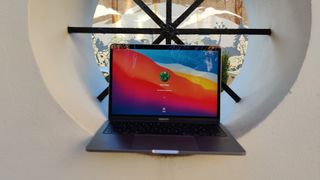 Apples nye Macbook Pro 13 er rådyr og fantastisk. Likevel er det noe som skurrer