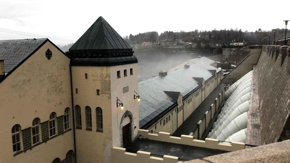EUs forslag er ikke vedtatt ennå, men det ligger an til at vannkraft må rapportere på flere faktorer enn sol og vind. Det er ikke teknologinøytralt, mener den norske vannkraftbransjen.