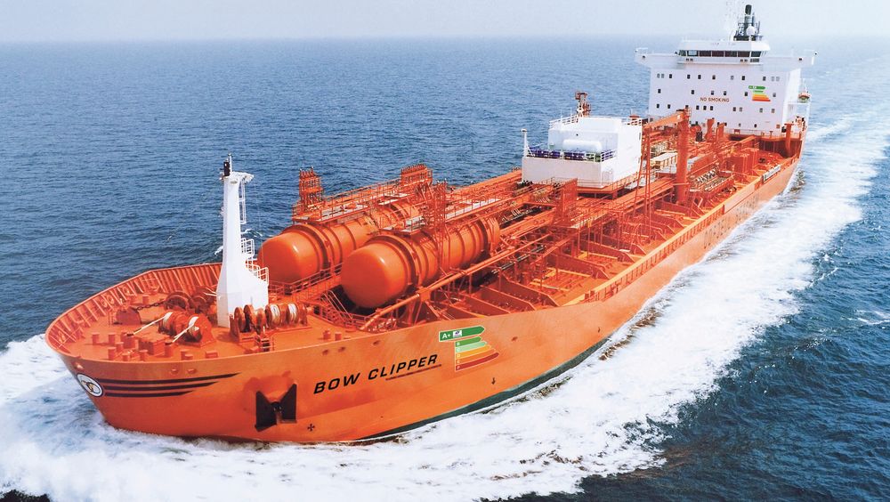 Bow Clipper er designet på 80-tallet, bygget i 1995 ved Kværner Govan i Skottland. Den har fått oppgraderinger i fremdriftssystemet. Det gir skipet en energiklasse på A+, som rederiet har markert i baugen.