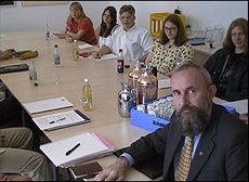 Statsråd Bendik Rugaas med unge rådgivere.