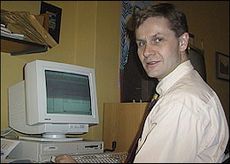 SV-leder Erik Solheim ved PC.