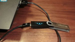 /2636/2636420/Ledger_Nano_S_-_Hard_Wallet_-_Cold_Storage_for_Cryptocurrency_05.300x169.jpg