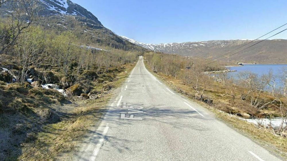 Elvepasseringen over Urdalselva i dag. Utsynet er nordover, og Kaldfjorden ligger til høyre på bildet.