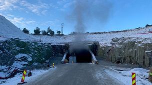 Brannen i Haramsfjord-tunnelen fredag blir etterforsket av politiet