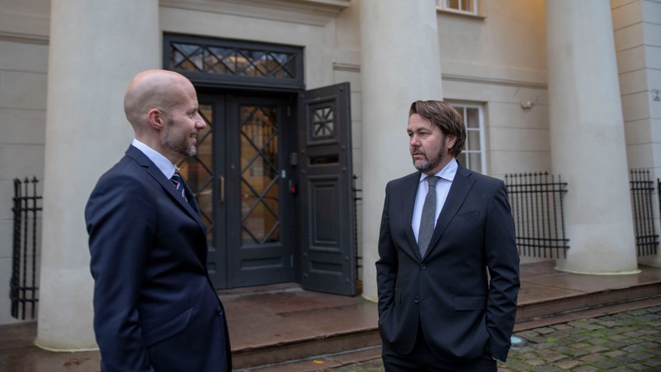 Gründer og daglig leder, Christian Pritchard, sammen med styreleder Arild Hustad ved børsnoteringen av Nortel 18. november 2020.