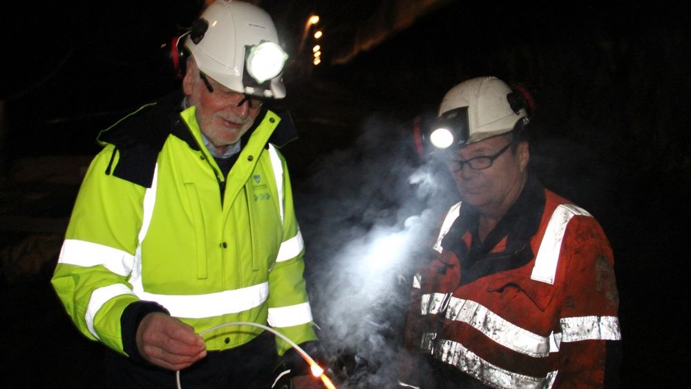 Tidligere ordfører Oddbjørn Vatneå fyrte av siste salve som sørget for gjennomslag i Haramsfjordtunnelen. Han fikk fagkyndig hjelp fra bas Geir Olsen i Skanska.