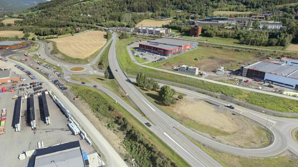 Delstrekningen er cirka 9,6 kilometer lang og består av motorvei i dagen i tillegg til en cirka 2,6 kilometer lang toløpstunnel forbi Fåberg.