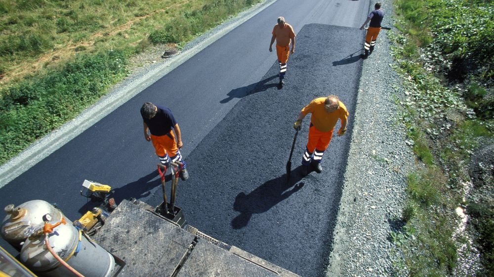 50.000 tonn asfalt skal ut: To nye kontrakter i Troms og Finnmark
