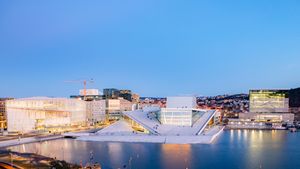 /2650/2650814/Oslo%20Deichman%20og%20Operaen.300x169.jpg