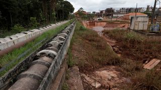 Rørene går fra bauxitt-avleiringene til vannbehandlingsstasjonen ved Norsk Hydros aluminiumsraffineri Alunorte i Barcarena, Brasil.