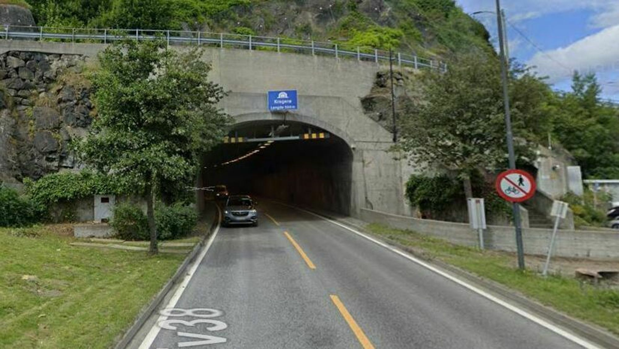 Søndre portal av Kragerøtunnelen på fylkesvei 38.