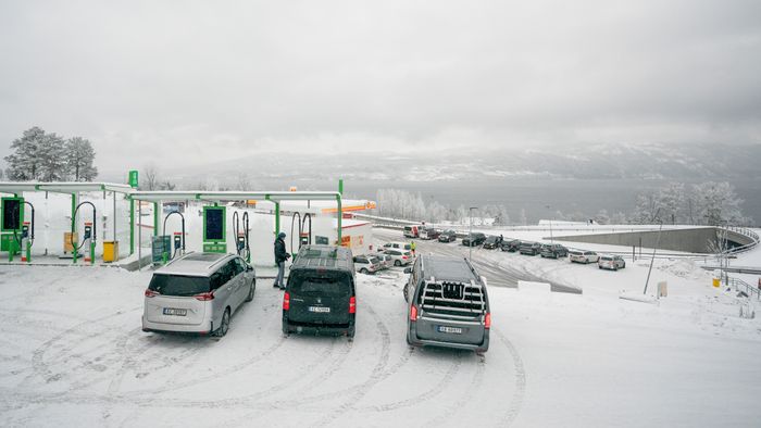 Tre folkefraktere, Mercedes EQV, Peugeot e-Traveller, Maxus Euniq