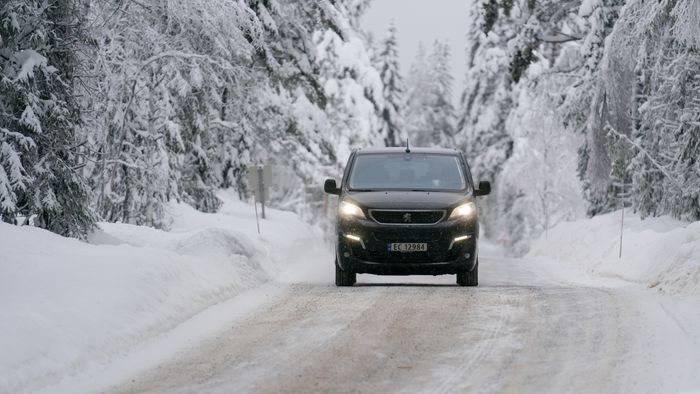 Tre folkefraktere, Mercedes EQV, Peugeot e-Traveller, Maxus Euniq