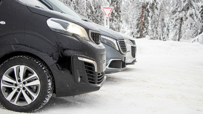 Peugeot e-Traveller fremstår som en svært praktisk bil, men vinterforbruket er i høyeste laget med minste batteripakke.