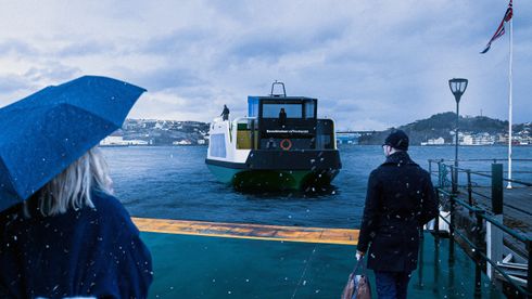 Ny Sundbåt til Kristiansund. Den blir elektrisk med 540 kWh batterier, to trekkende azimuthpropeller, baugthruster og autodkking og autocrossing for autonom drift. Plass til 99 passasjerer og 10 sykler. Lengde: 20 meter, Bredde: 6,5 meter.