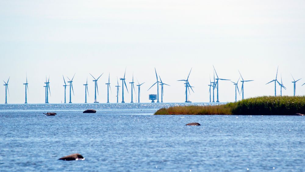 Bunnfast havvindpark utenfor Danmark.