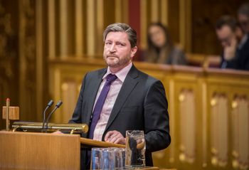 Stortingsrepresentant Christian Tybring-Gjedde (Frp) sier salget av skipsmotorselskapet Bergen Engines til russisk eierskap kan tvinge fram et mistillitsforslag i Stortinget. Arkivfoto: Ole Berg-Rusten / NTB