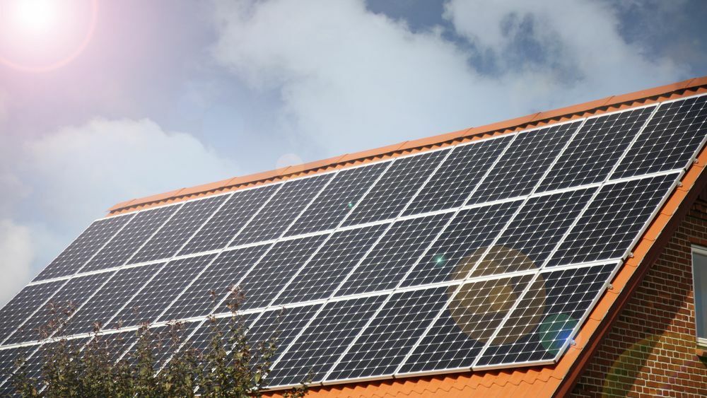 Bly er forbudt – unntatt i solceller: – Vil bli et stort miljøproblem