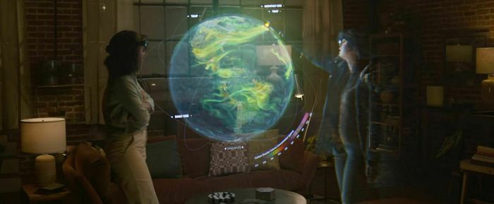 To personer ser på en virtuell jordklode ved hjelp av Microsoft Mesh og Hololens.