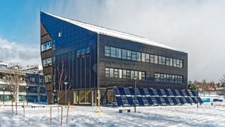 Null utslippsbygget, eller Zero Emission Building, som NTNU og Sintef har gått sammen om er et laboratorium for byggenæringen i jakten på bærekraftige og klimavennlige materialer, byggemetoder og livsløspsstandard.  