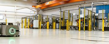 Batterifabrikken til Siemens Energy ble offisielt åpnet i januar 2019. Batterifabrikken til Siemens Energy driftes med bare tre personer. Resten av arbeidet utføres av AIV-er og roboter. 