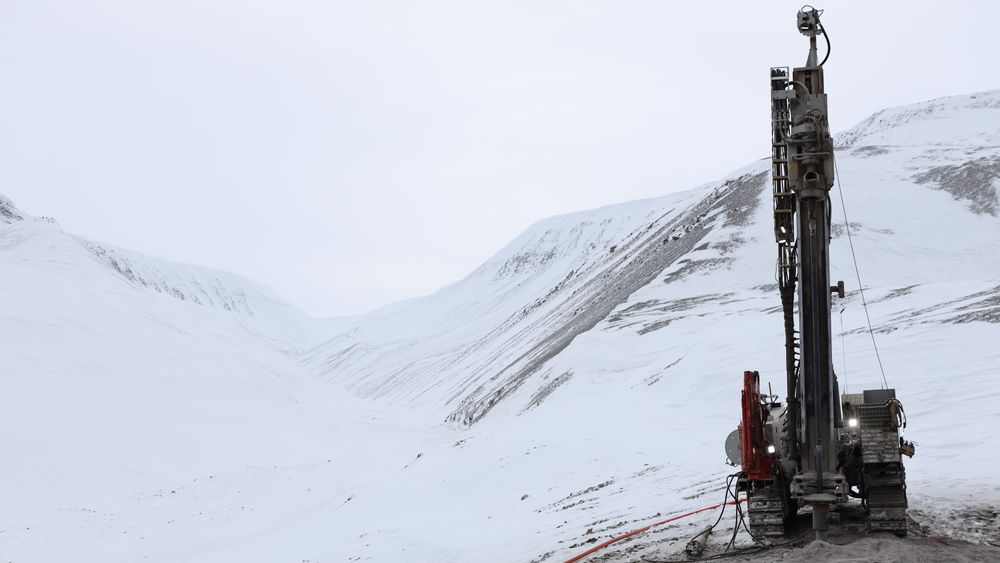 Den siste uken har det blitt boret et 200 meter dypt hull og gjort tester av grunnforholdene. Grunnforholdene var bedre enn fryktet, og det kan bli aktuelt å bore 500 slike brønner for å lagre solvarme og spillvarme.