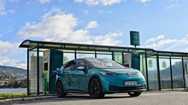 Fortum skifter kurs: Dropper minuttpris ved lynlading