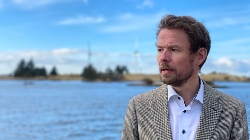 Ny i havvind: Det nye selskapet, Deep Wind Offshore, som vil bygge vindparker i havet, ledes av Knut Vassbotn og har hovedkontor i Haugesund, byen som har to landbaserte vindmøller ved innseilingen.
