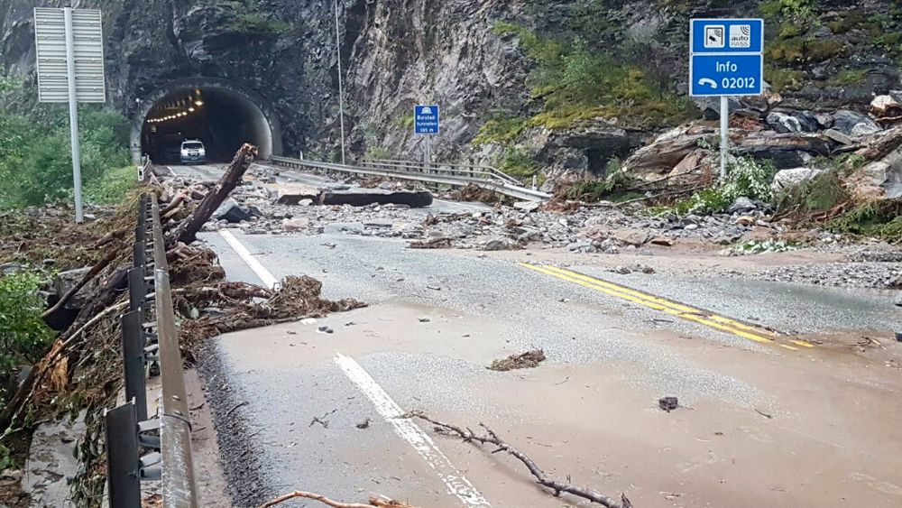 E16 mellom Voss og Bergen er en krevende strekning hvor det ofte går ras, som her ved  Bolstad, tidligere i år.