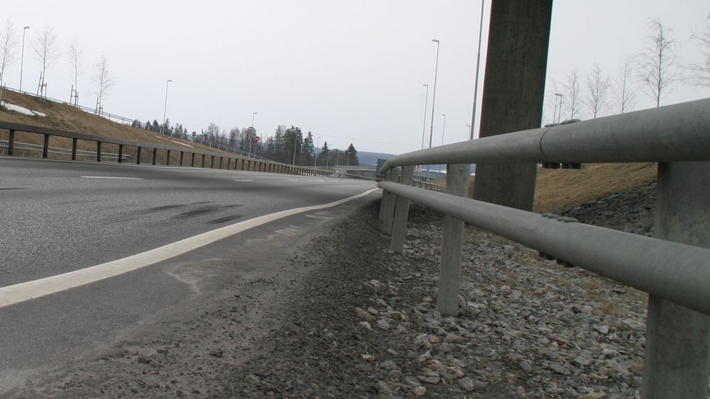 Rekkverk langs E16 Kløfta-Nybakk på Romerike inngår i kontrakten.