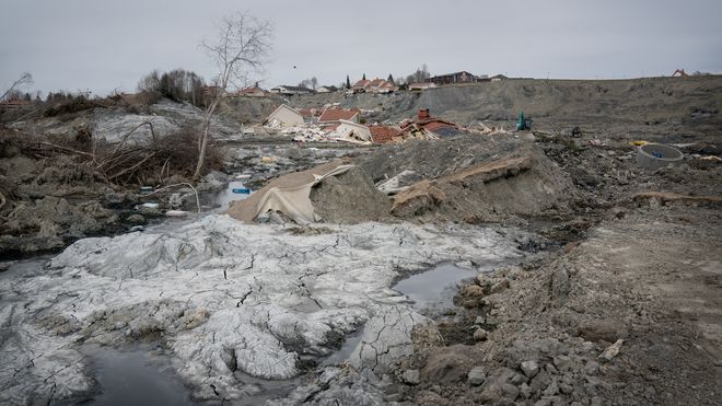 Fortsatt livsfarlig i skredområdet i Gjerdrum – å drenere vannet er første prioritet