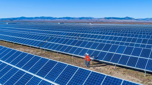 Verdensrekord for solceller med helt ordinær teknologi – midt i blinken for norsk industri