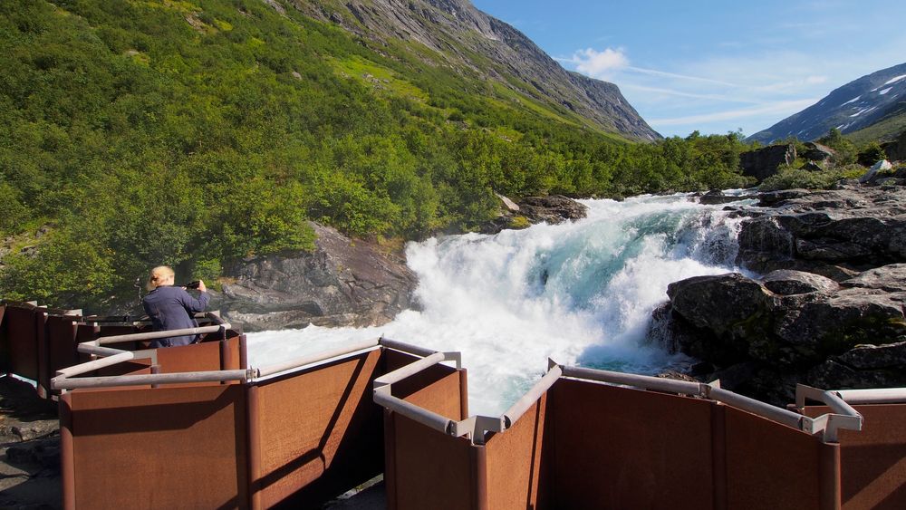Videfossen er en del av Nasjonal turistveg på Gamle Strynefjellsvegen.