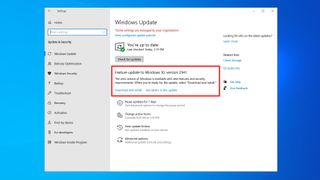 Oppdatering til Windows 10 versjon 21H1 i Windows Update.