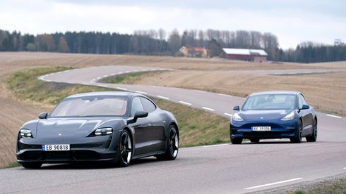 Den ene er rå og artig – den andre er anonym. Er Porsche virkelig bedre enn Tesla, selv med kortere rekkevidde?