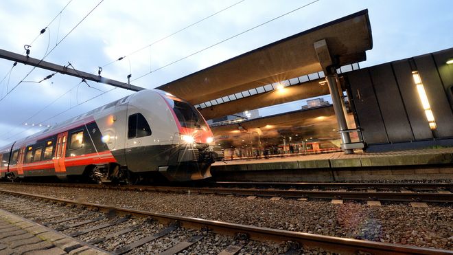 Ved åpningen i 2026 kan Flirt-toget være det første som tester Intercity gjennom Moss. Her avbildet på Oslo S.