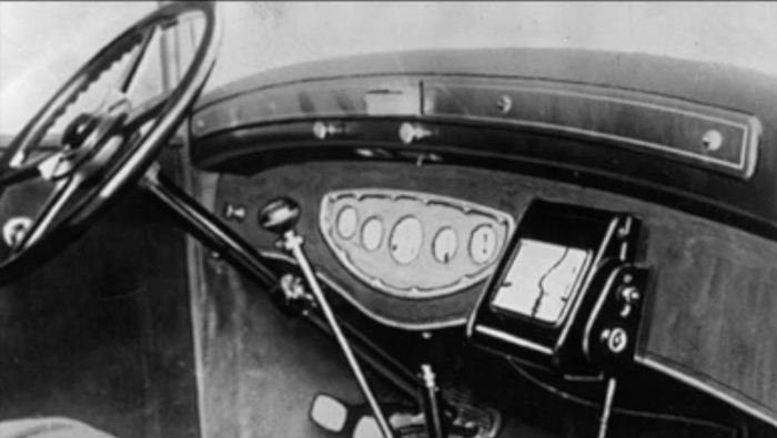 Rundt 1930 fant italienerne opp Iter-Auto, et system der lange kartruller ble skrollet gjennom et apparat.