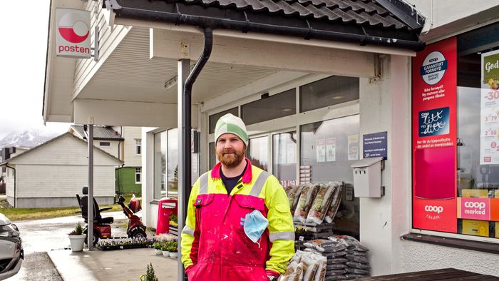 Henrik Åkre er beboer på Haramsøy med samboer, to barn og nyrenovert hus. Han hevder nesten alle på øya er motstandere av vindkraft.